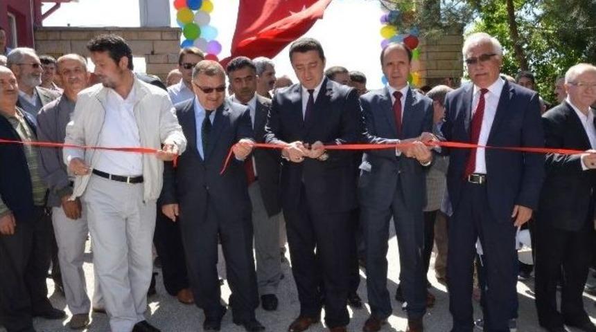 Boz&uuml;y&uuml;k&rsquo;te Kız &Ouml;ğrenci Yurdu Yararına Kermes