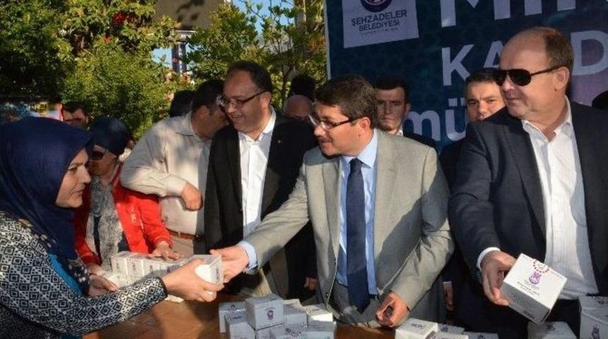 Başkan &Ccedil;elik Kandil Simidi Dağıttı