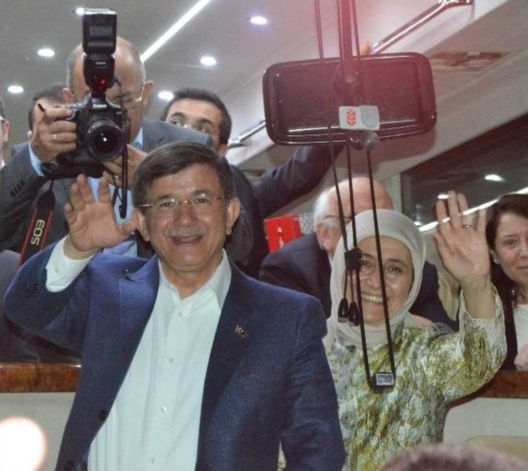 Başbakan Davutoğlu&rsquo;ndan Akraba Ziyareti