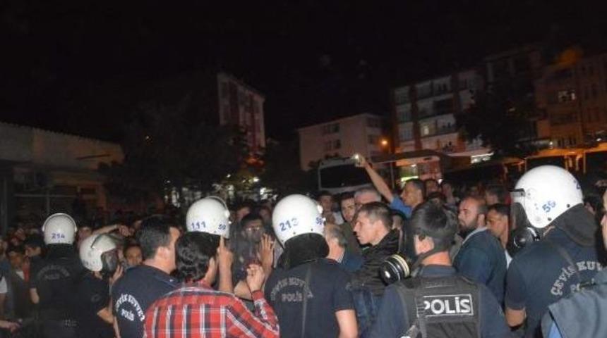 Saray&rsquo;Da Hdp'nin Se&ccedil;im B&uuml;rosu Taşlandı