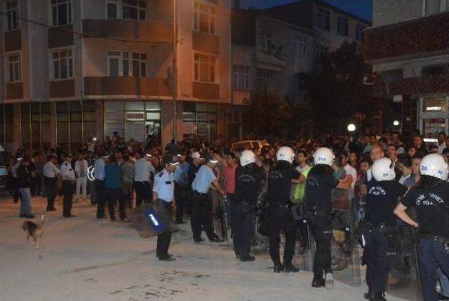 Saray’Da Hdp nin Seçim Bürosu Taşlandı 1