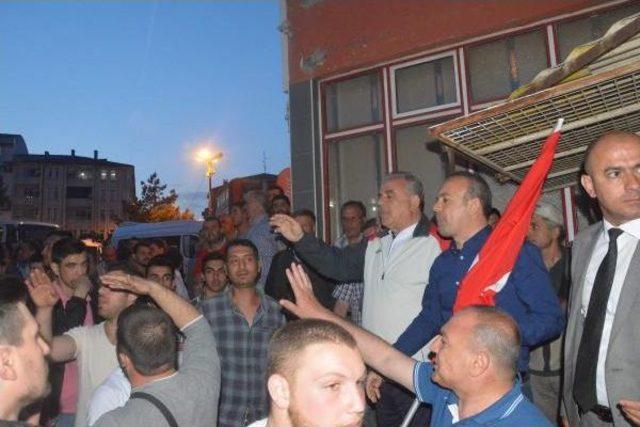 Saray’Da Hdp nin Seçim Bürosu Taşlandı 2