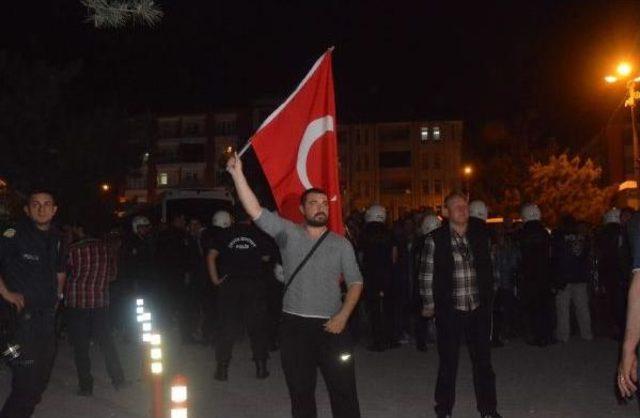 Saray’Da Hdp nin Seçim Bürosu Taşlandı 3