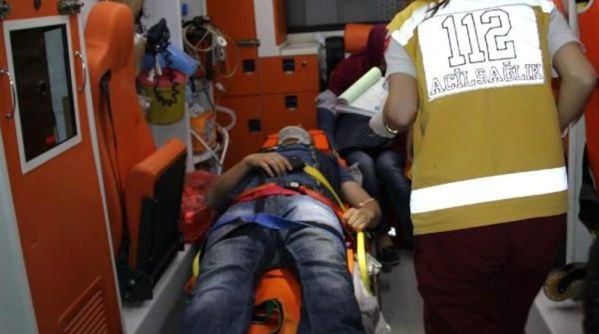 Zonguldak'ta, Otomobil Minib&uuml;sle &Ccedil;arpıştı: 9 Yaralı