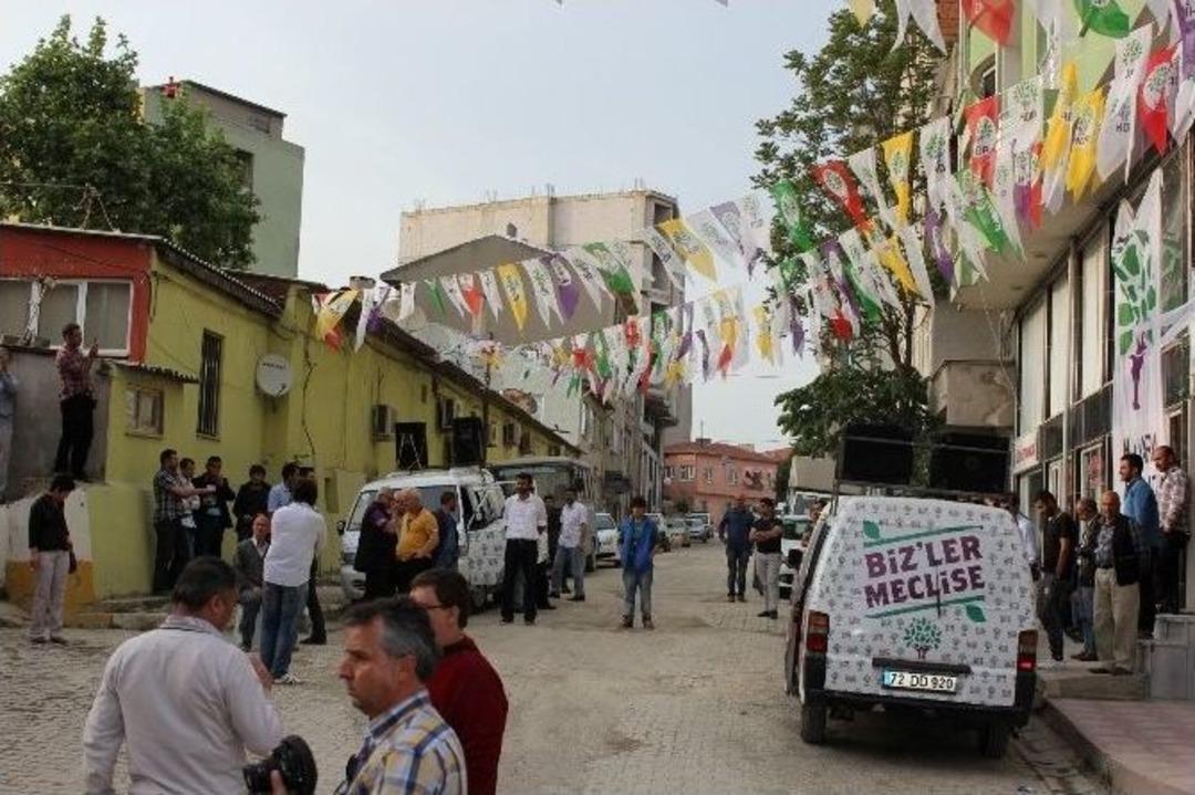 Tekirdağ&rsquo;ın Saray İl&ccedil;esinde Vatandaşlar Ve Hdp&rsquo;liler Arasında Gerginlik Yaşandı