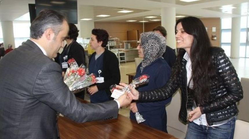 &Ccedil;avuşoğlu&rsquo;ndan Beyaz Meleklere Kutlama