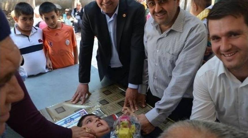 9 Yaşındaki Mehmet, S&uuml;nnet Olurken Salavat Ve Tekbir Getirdi