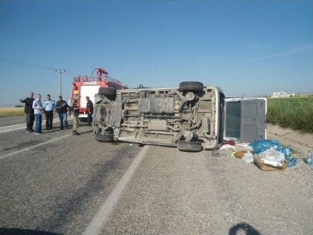 Kahta'da Minibüs Devrildi: 12 Yaralı