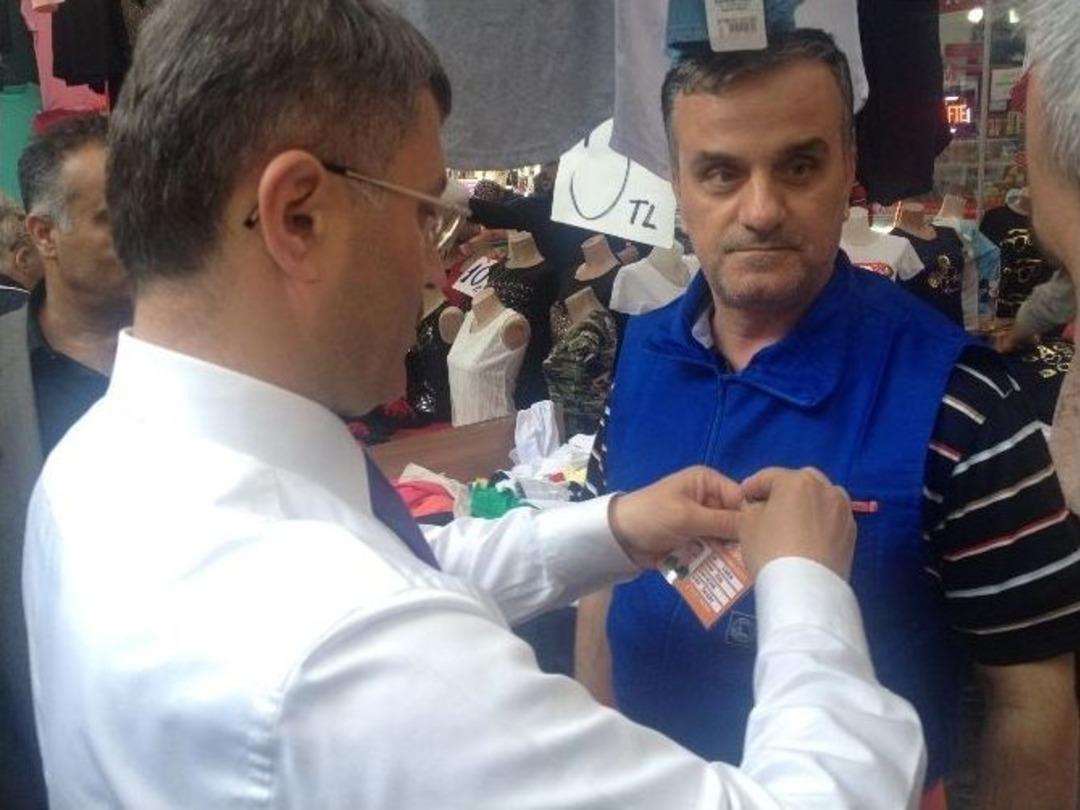 &Uuml;sk&uuml;dar&rsquo;da Pazarcı Esnafa Tek Tip Kıyafet