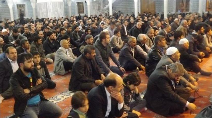 Miraç Kandili Gecesine Van’da Camiler Doldu Taştı