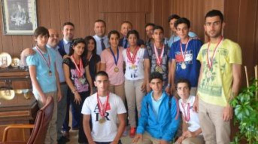 Mersinli &Ouml;ğrenciler Atletizm Yarışmasında T&uuml;rkiye Birincisi Oldu