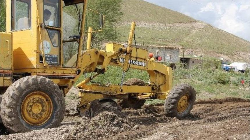 Tuşba Belediyesi&rsquo;nin Mahallelere Parke Taşı &Ccedil;alışması