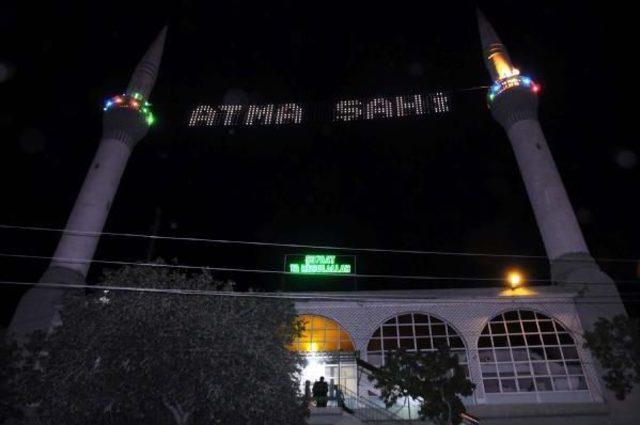 Fatma Şahin Adı Cami Mahyasında