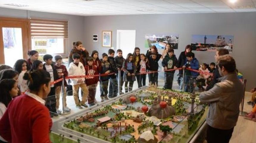 Masal D&uuml;nyası Parkı'nın Prototipi Bile Ziyaret&ccedil;i Akınına Uğruyor