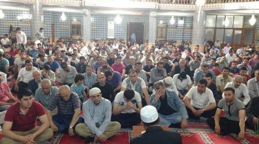 Mira&ccedil; Kandili&rsquo;nde Camiler Doldu