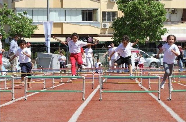 Gaziemir’de Minikler Atletizm Şenliğinde Ter Döktü