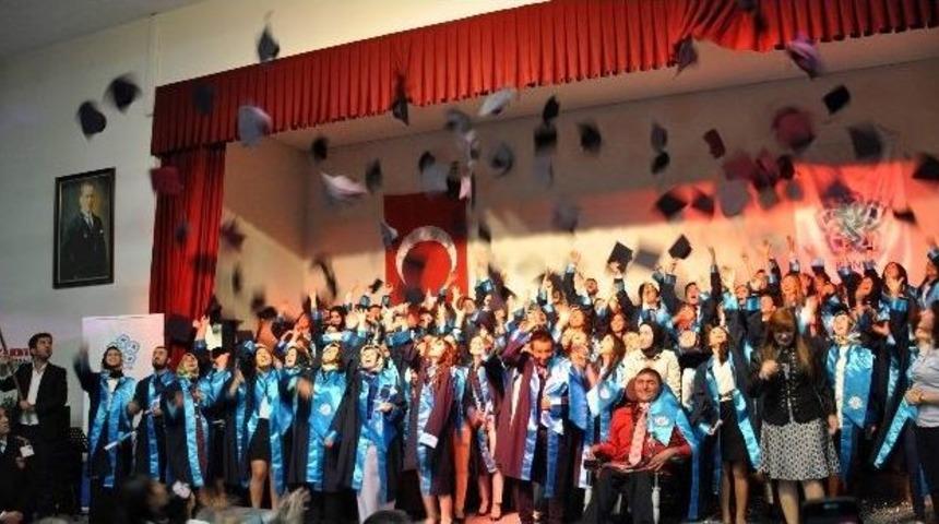 Ne&uuml; Akef&rsquo;te Mezuniyet Heyecanı