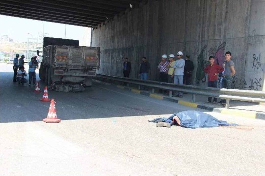 Cesedi G&ouml;ren Cep Telefonuna Sarıldı