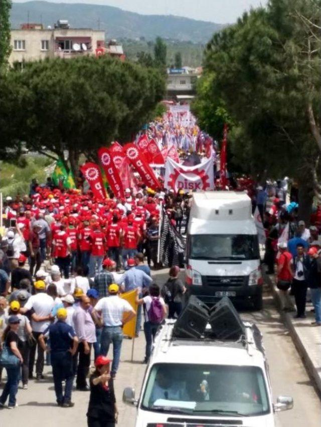 Soma'da Işçi, Memur Ve Stk Üyeleri 301 Madenci Için Yürüdü