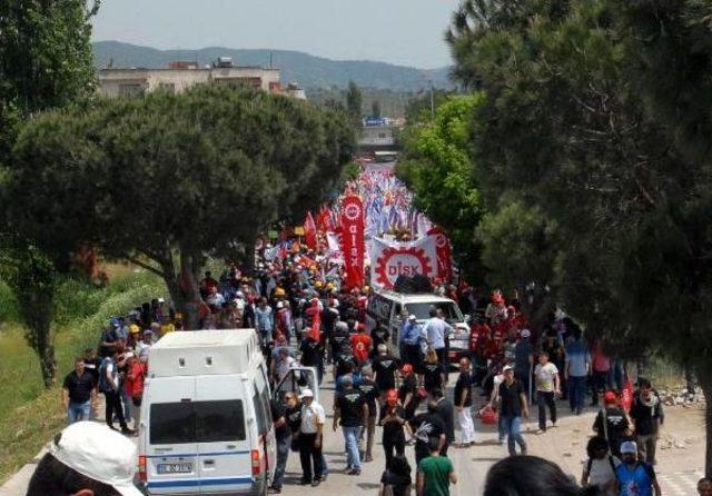 Soma'da Işçi, Memur Ve Stk Üyeleri 301 Madenci Için Yürüdü