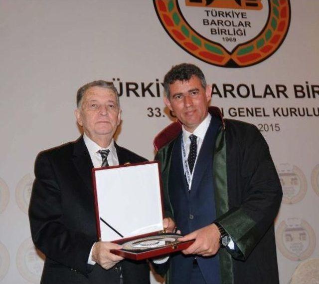 Tbb Başkanı Feyzioğlu na Plaket Protestosu 2