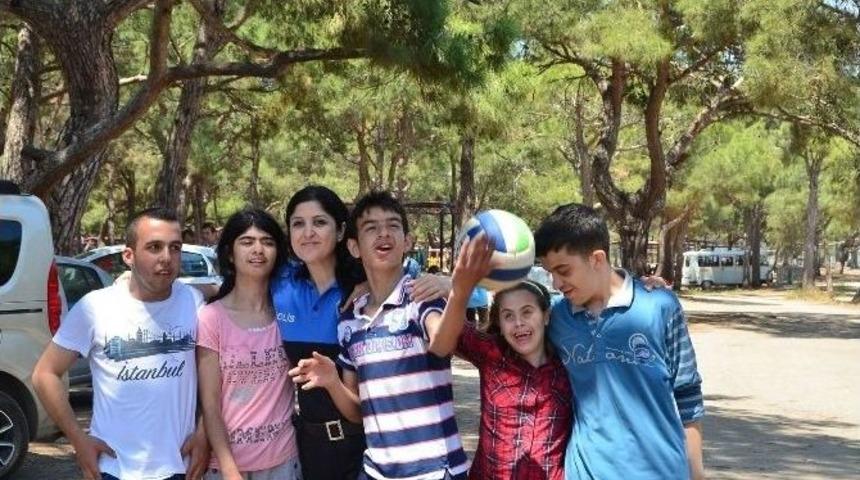 Manavgat Belediyesi, Engelli &Ouml;ğrenciler İ&ccedil;in Piknik D&uuml;zenledi