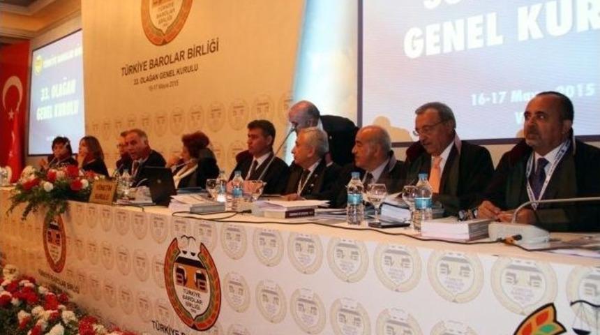 Plaketi Feyzioğlu&rsquo;na İade Etti