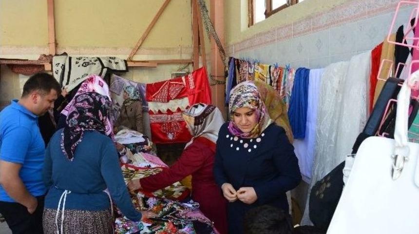Kırka&rsquo;da &Ouml;ğrenci Yurdu Yararına Kermes