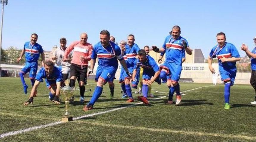 İzmir B&uuml;y&uuml;kşehir Ampute'de Şampiyon