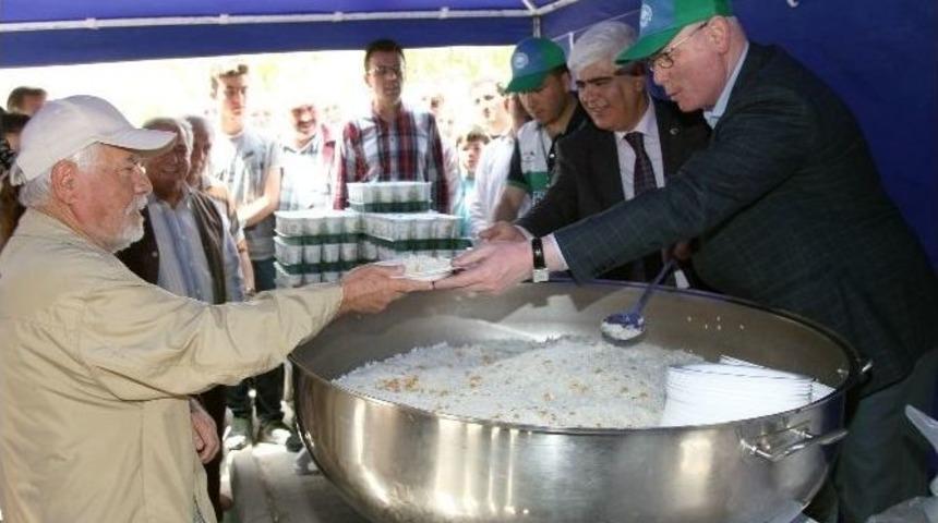 Yunus Emre Ve Ahilik Haftası Kapsamında Pilav Dağıtımı