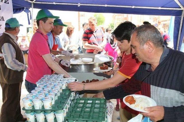 Yunus Emre Ve Ahilik Haftası Kapsamında Pilav Dağıtımı