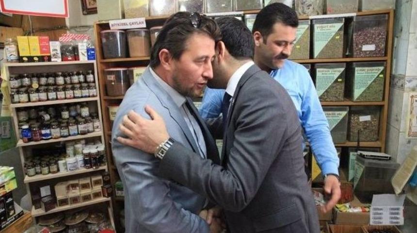 Mavi Marmara&rsquo;daki Yol Arkadaşının Oğlu İle Kucaklaştı