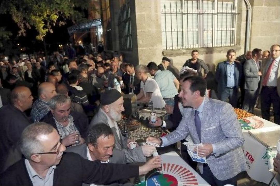 İlkadım G&uuml;l Suyu, Lokum Ve Sıcak Lokma Dağıttı