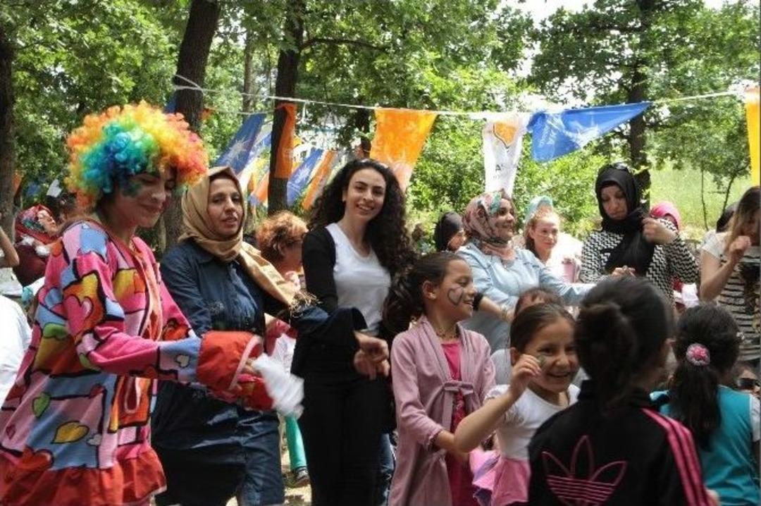 Ak Parti Milletvekili Adaylarından Piknik Yapan Engellilere S&uuml;rpriz Ziyaret