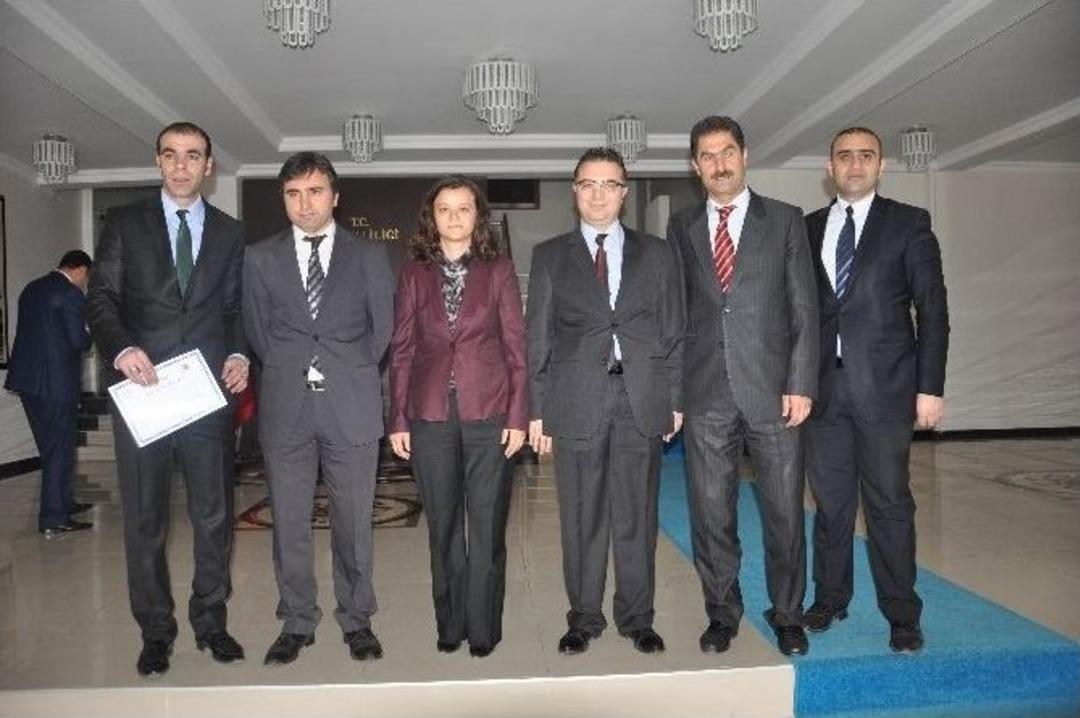 Muş&rsquo;ta Protokol Kuralları Eğitimini Tamamlayan Personele Sertifika Verildi