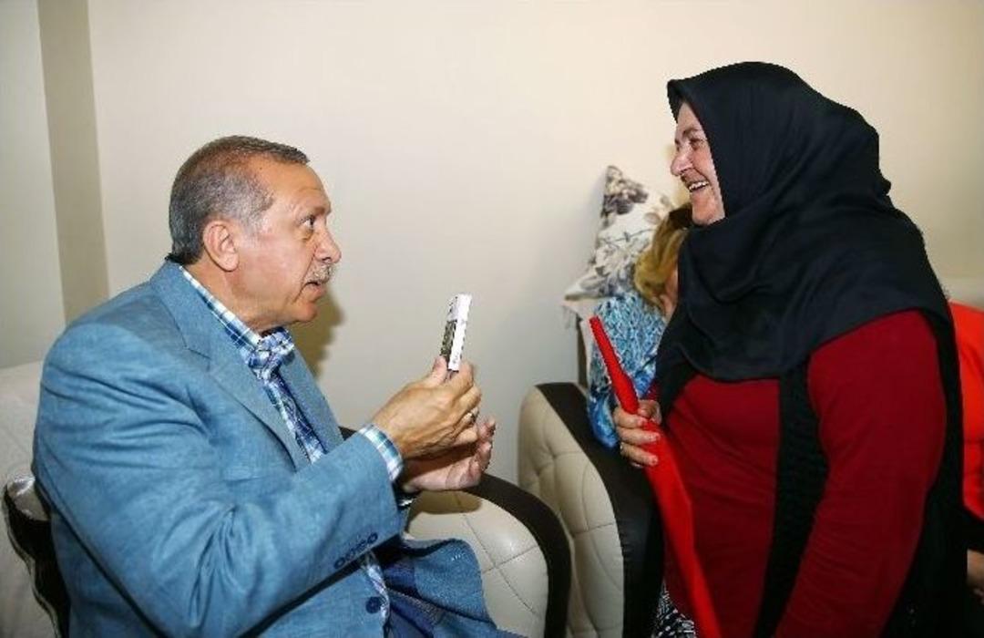 Cumhurbaşkanı Erdoğan&rsquo;dan S&uuml;rpriz Ev Ziyareti