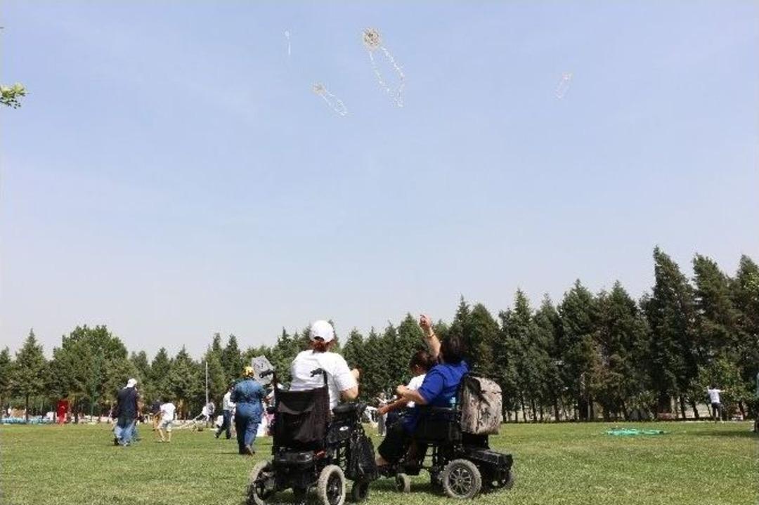 Engelliler U&ccedil;urtma Şenliğinde Eğlendi