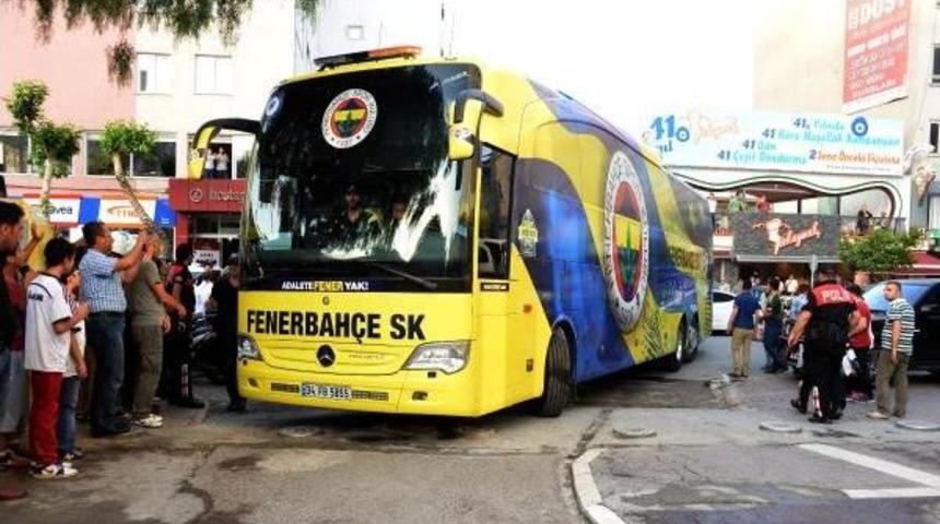 Fenerbah&ccedil;e Kafilesi Mersin'de