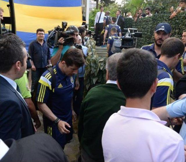 Fenerbah&ccedil;e Kafilesi Mersin de 1