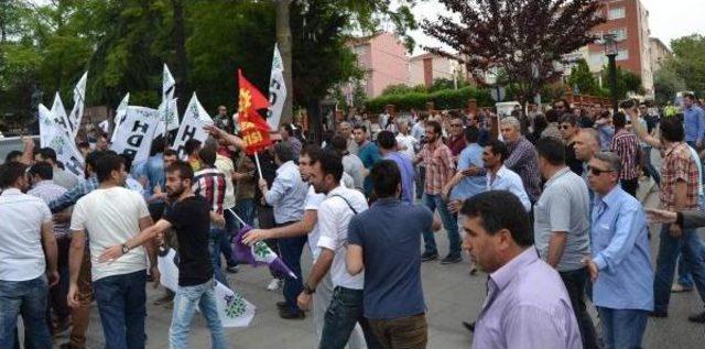 Çorlu'da Hdp’Liler Ak Parti Aracına Saldırdı