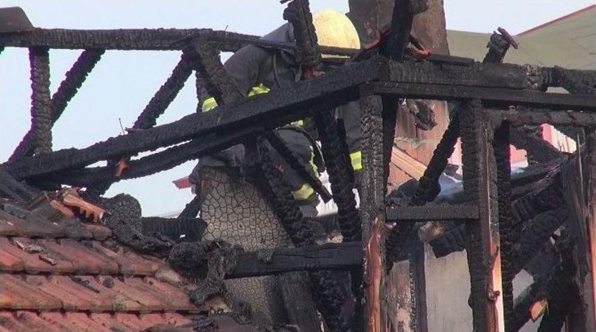 Derince&rsquo;de &Ccedil;atı Yangını Korkuttu