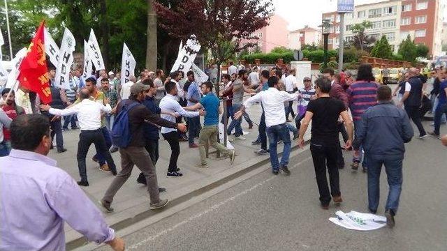 Tekirdağ’ın Saray İlçesindeki Olaylarla İlgili Basın Açıklaması Yapan Hdp’liler, Ak Parti Seçim Aracına Saldırdı 1