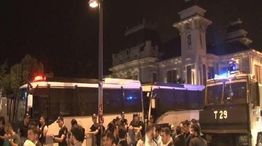 Mısır Konsolosluğu &Ouml;n&uuml;nde Idam Cezaları Protesto Edildi