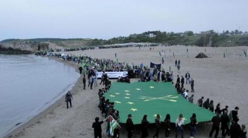 &Ccedil;erkezler S&uuml;rg&uuml;nde &Ouml;len Atalarını Andı