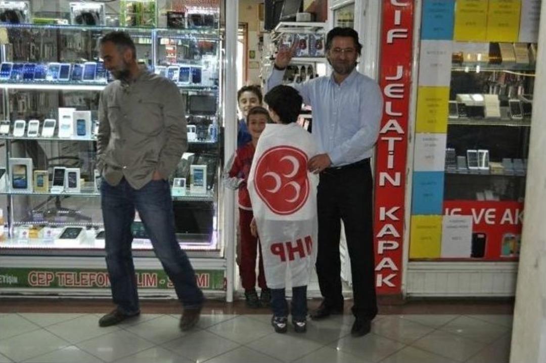 Mhp Milletvekili Adayları Aydın Ve Kaya, &Ccedil;i&ccedil;eklerle Karşılandı