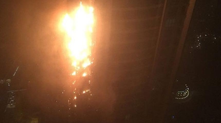 Dubai'deki Meşale Kulesi'nde yangın