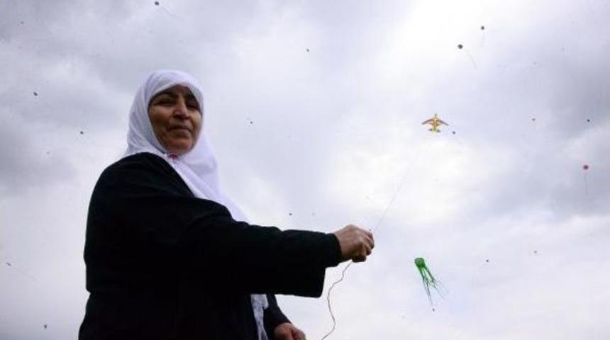 T&uuml;rbede U&ccedil;urtma Şenliği