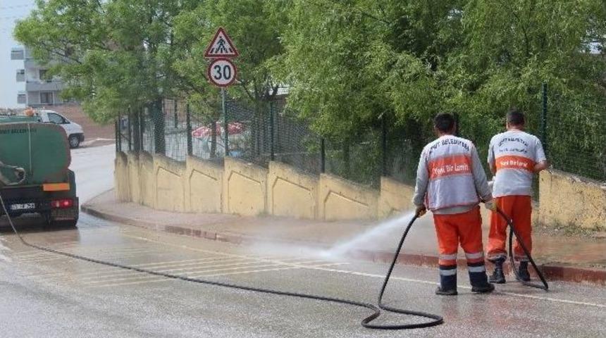 İzmit Sokakları Yıkanıyor