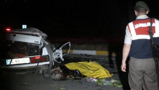 Trakt&ouml;r Otomobille &Ccedil;arpıştı: Aynı Aileden 3 &Ouml;l&uuml;, 3 Yaralı 3