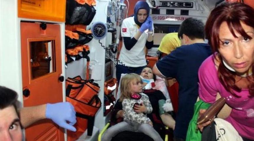 İzmit'te Cip Ile Otomobil Çarpıştı: 6 Yaralı